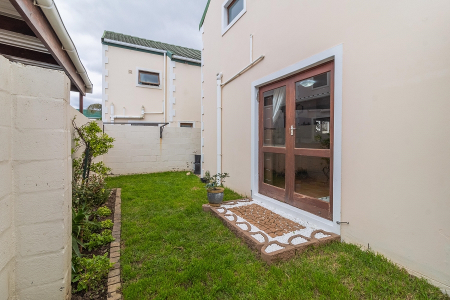 To Let 2 Bedroom Property for Rent in Heritage Park Western Cape